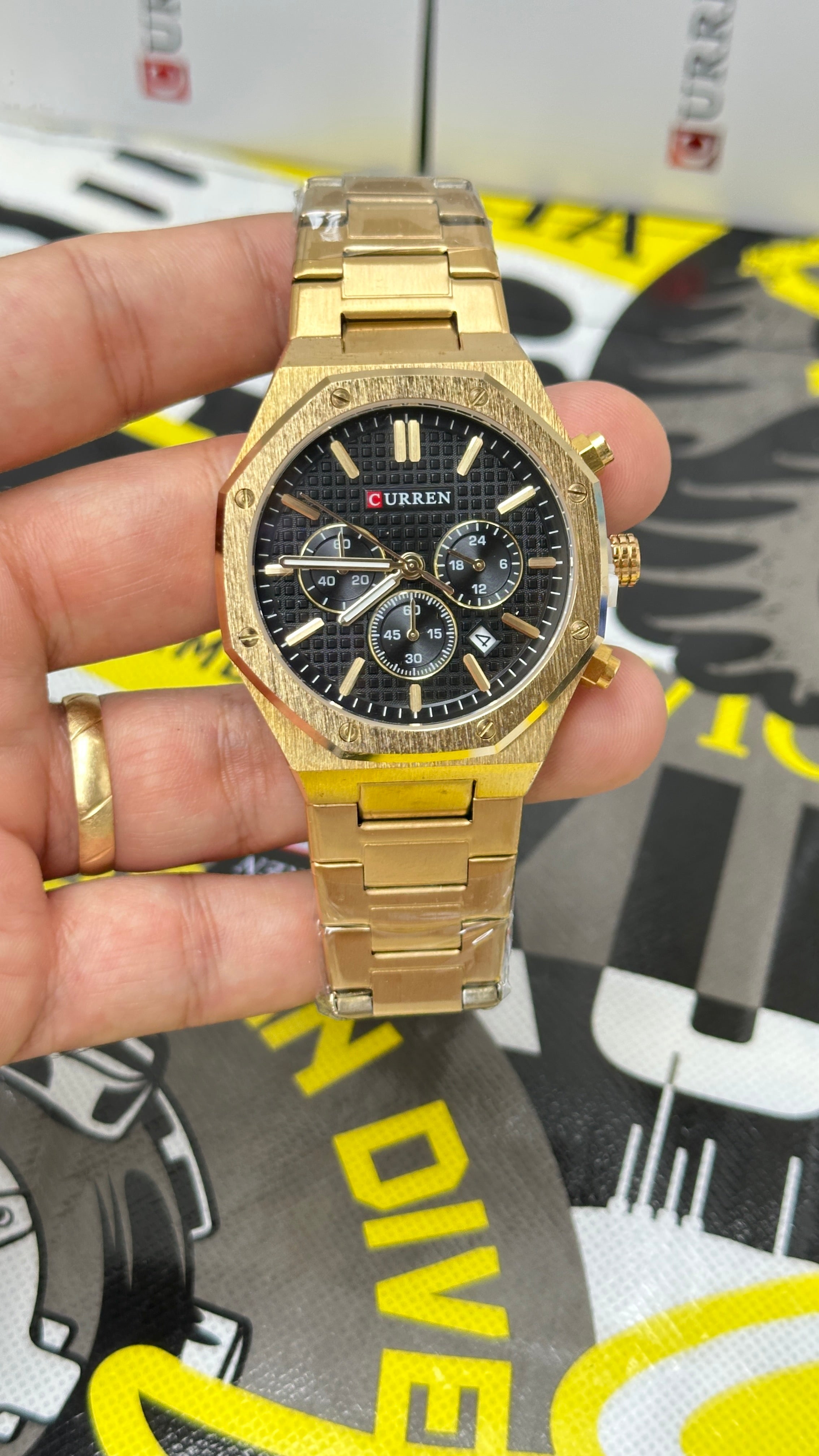 Reloj Curren 8440 Dorado en Acero Inoxidable – Resistente al Agua