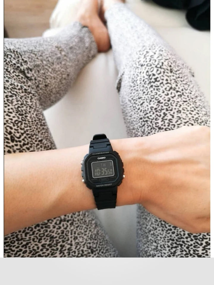 Reloj  Casio LA-20WH-1BDF Dama