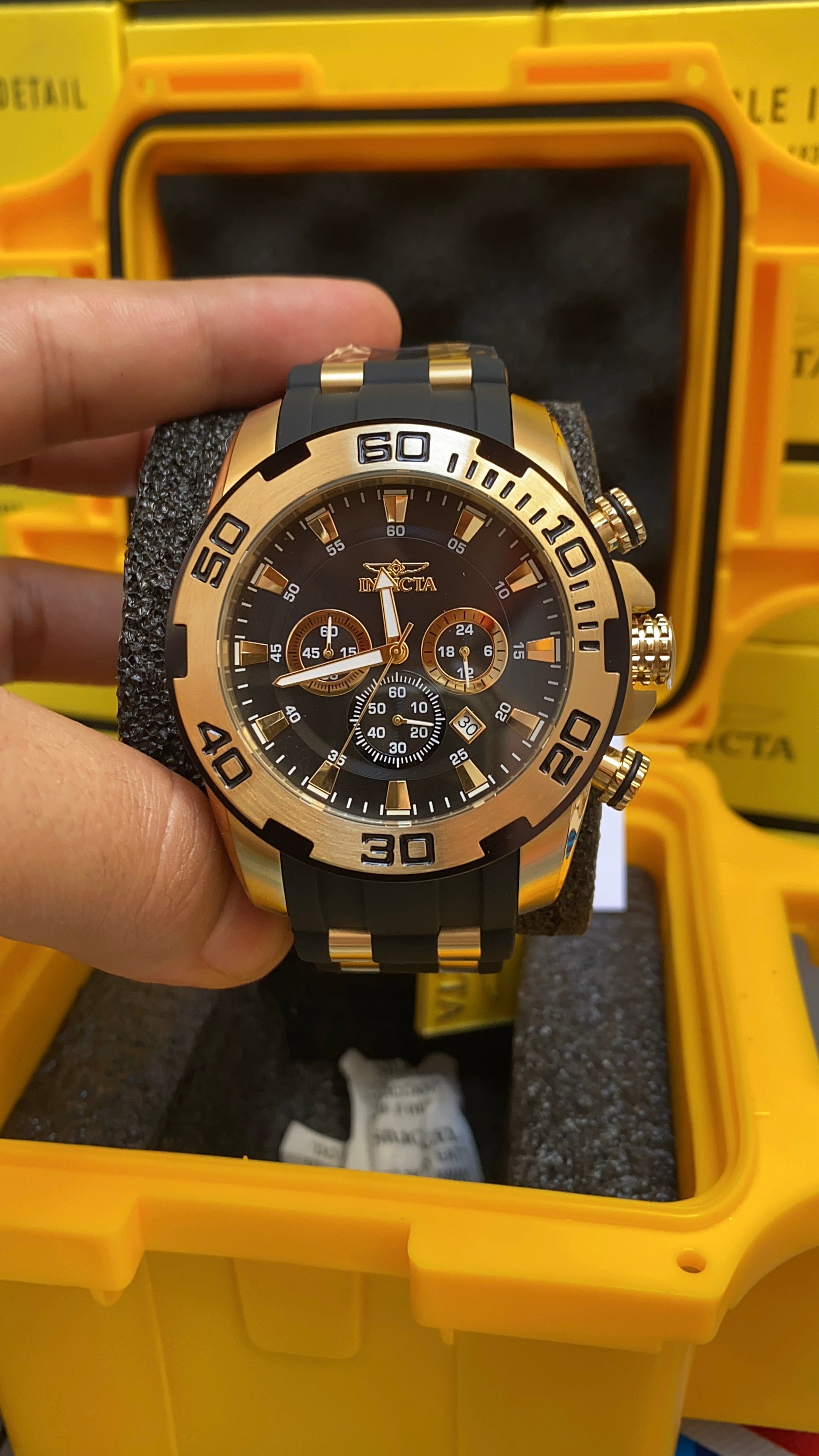 Reloj Invicta Pro Diver para hombre - 50 mm, Dorado. Negro (22340)